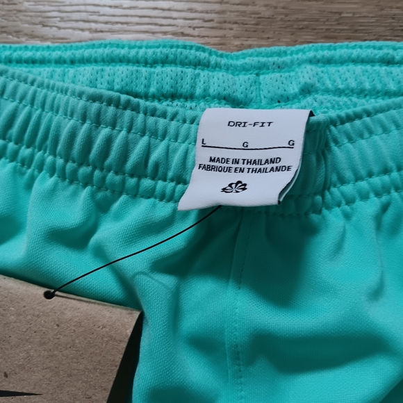 NEW Youth Nike Basketball Shorts Size Large - Picture 2 of 5